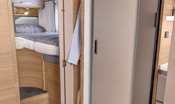 KNAUS VAN TI Interieur - Zusätzlicher Kleiderschrank