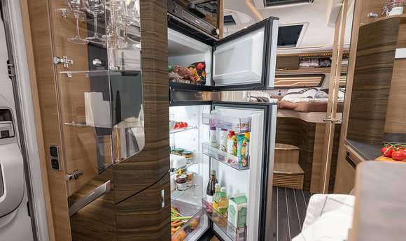 KNAUS SUN I mit 177 Liter Kühlschrank mit Frosterfach