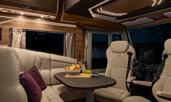 KNAUS SUN I Interieur mit stimmungsvoller Ambientebeleuchtung
