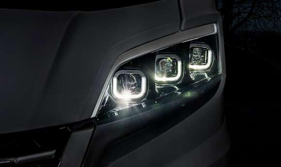 KNAUS SUN I 2022 Frontscheinwerfer mit Abblend‐, Fern‐ und Tagfahrlicht in Voll‐LED‐Technologie