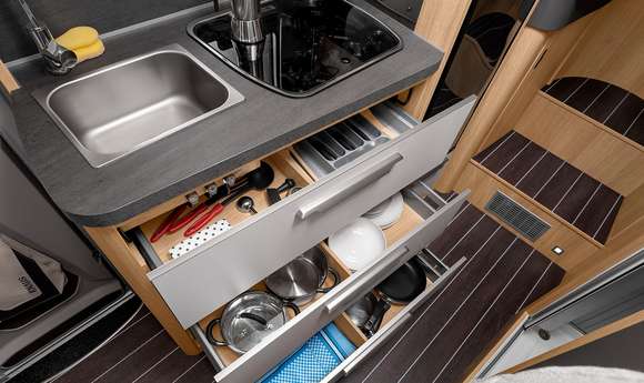 KNAUS SKY TI 2022 Interieur Schubladen mit kugelgelagertem Vollauszug