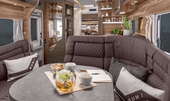 KNAUS Signature Elemente im SUN I - Hochwertige Materialien und dimmbare Konturbeleuchtung